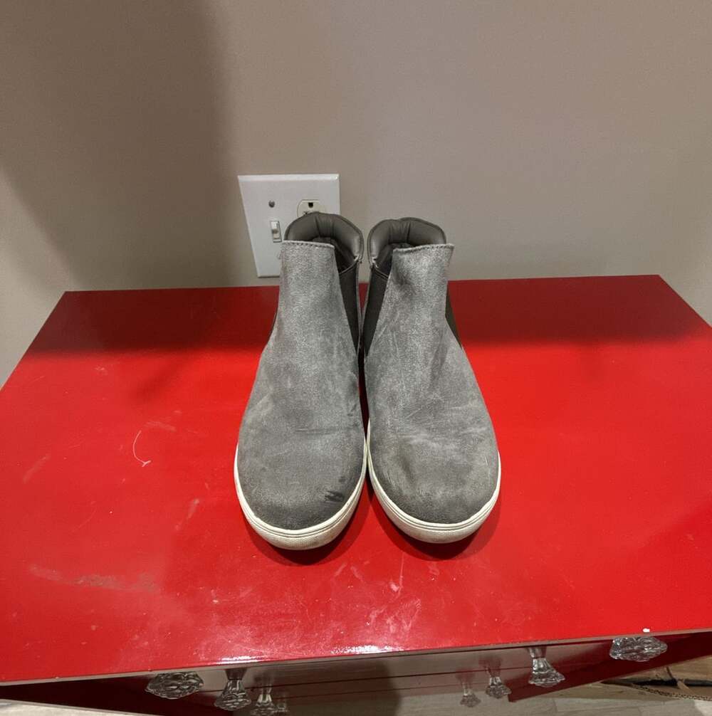 Vince Coconuts by Vince Women's Gray Suede Chelsea Sneakers Size 8